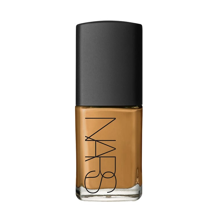 Display zoomed image number 1: Sheer Glow Foundation, Macao